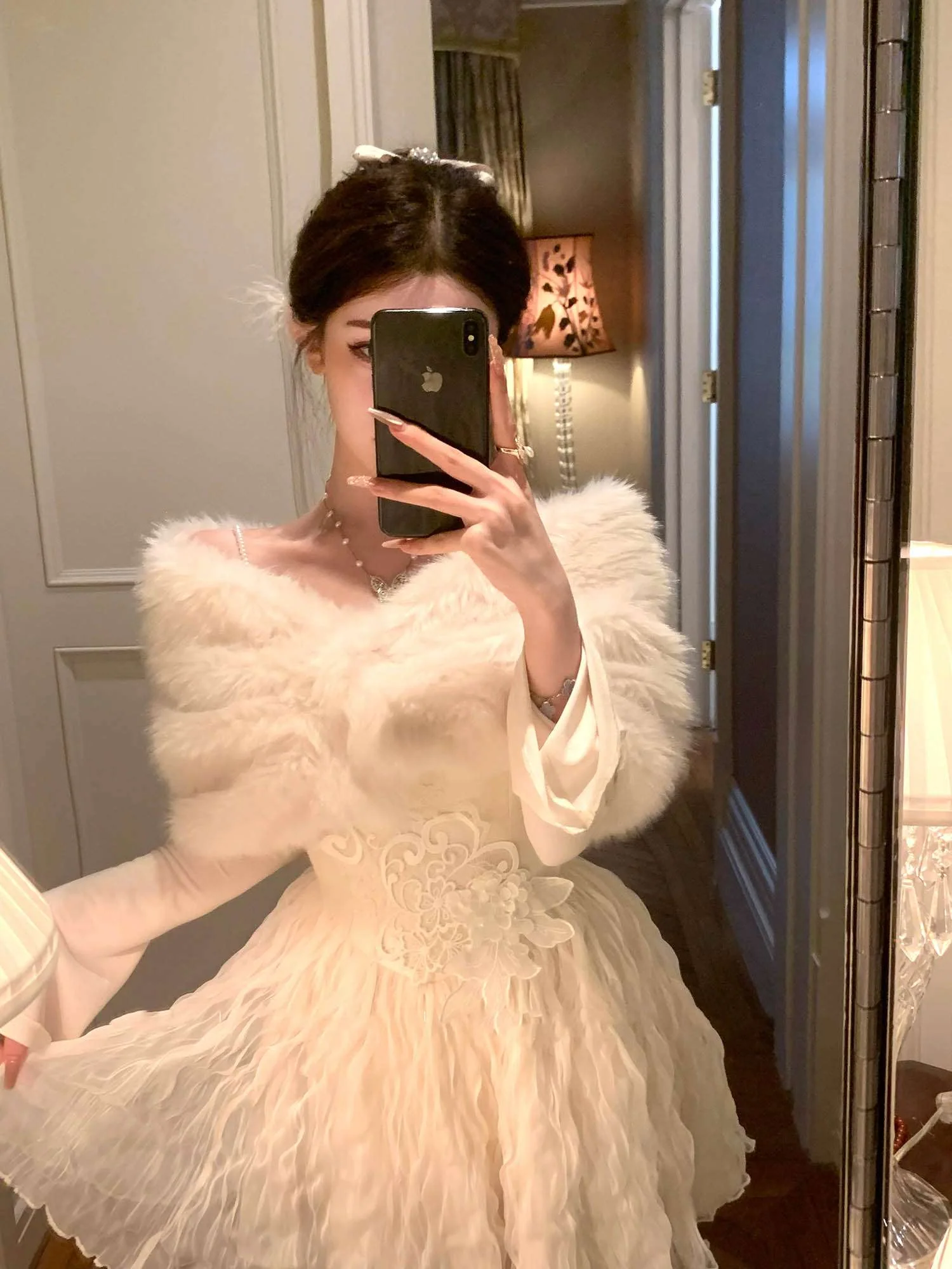 Acacia Noble Lady White Dress  Fur Shawl Two Piece Set - Image 5