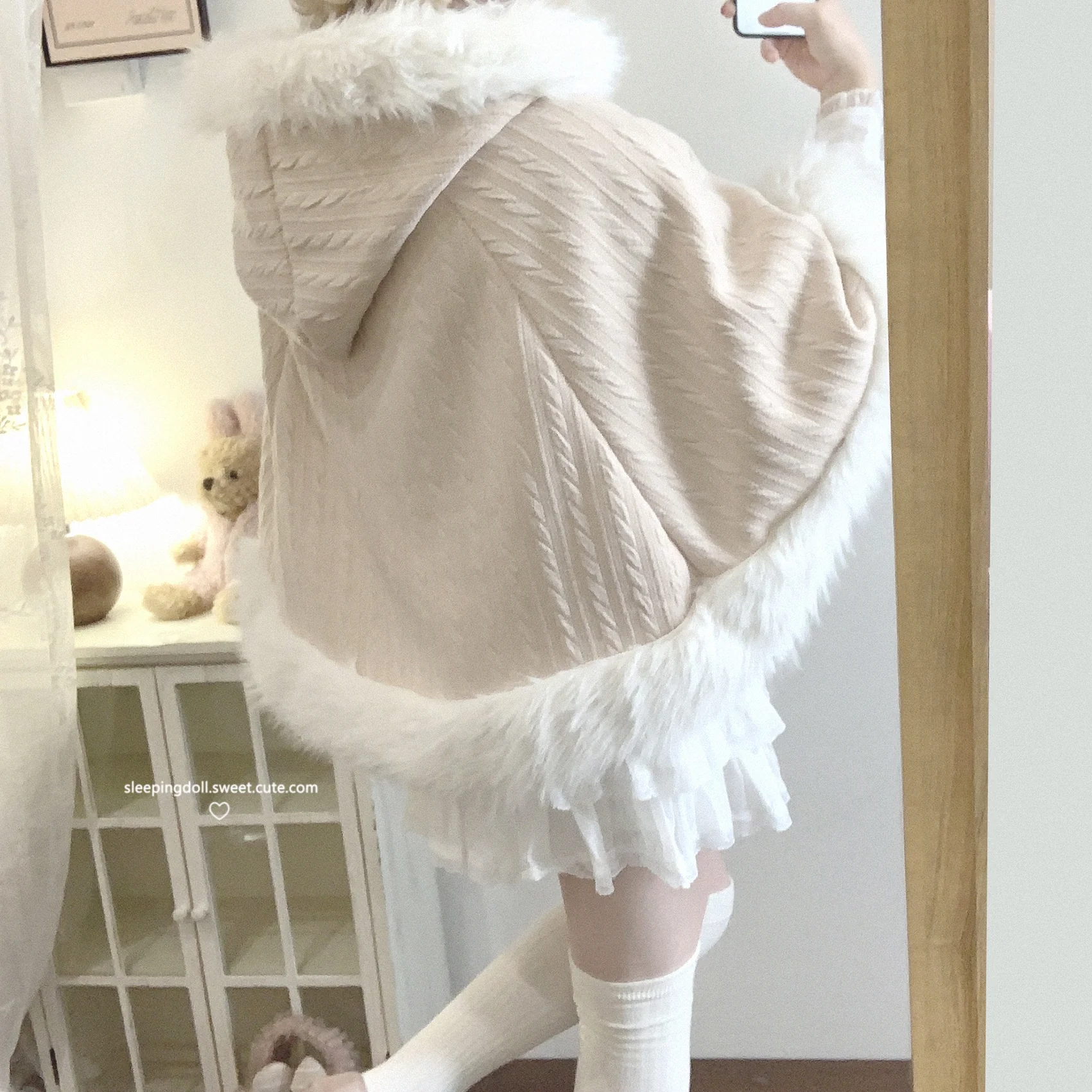 Dormir Doll Sweet Tea Brown Gray White Beige Fur Cape - Image 10