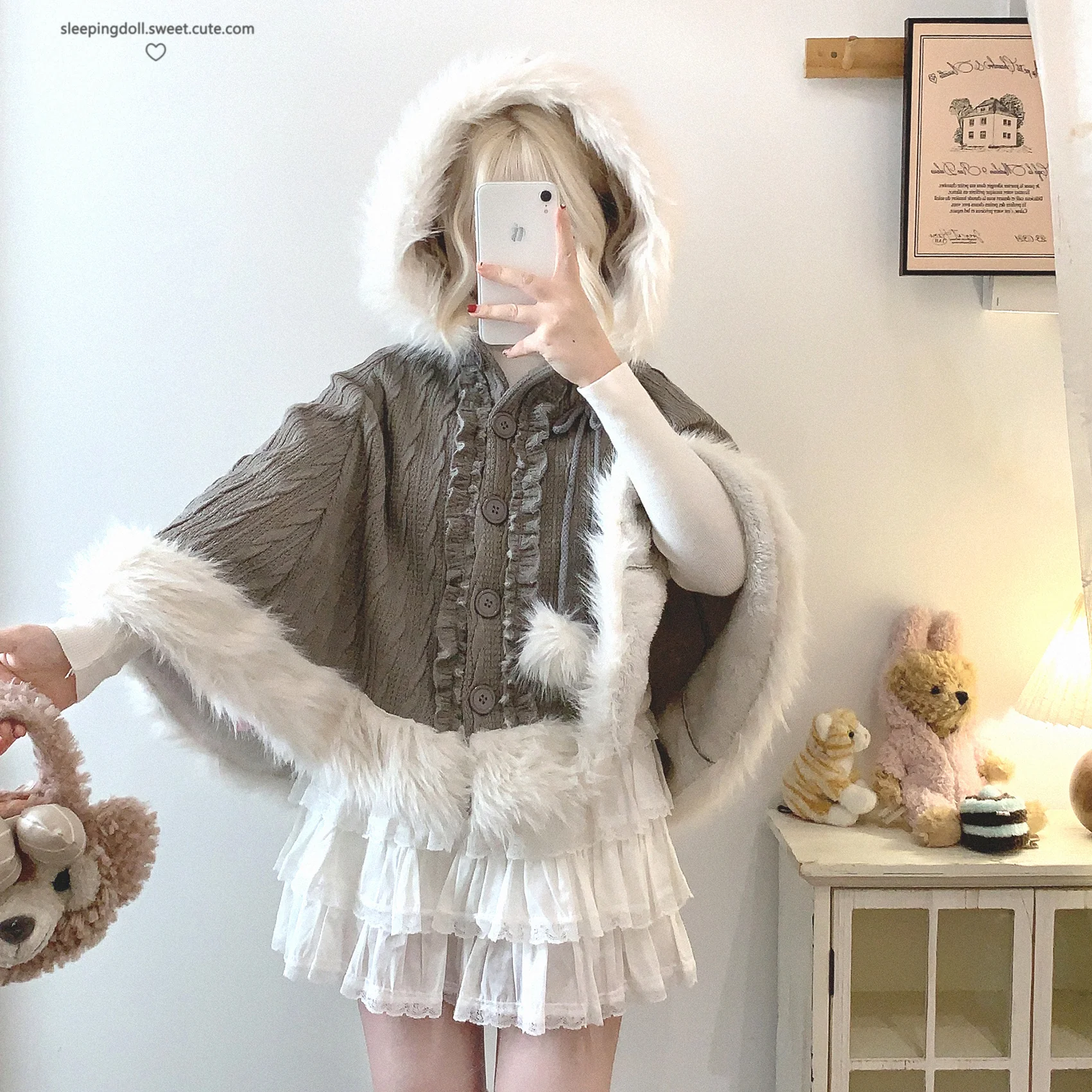 Dormir Doll Sweet Tea Brown Gray White Beige Fur Cape - Image 6