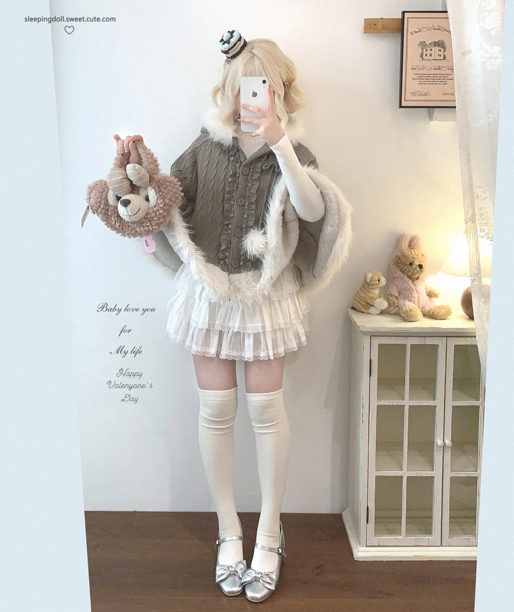 Dormir Doll Sweet Tea Brown Gray White Beige Fur Cape - Image 7