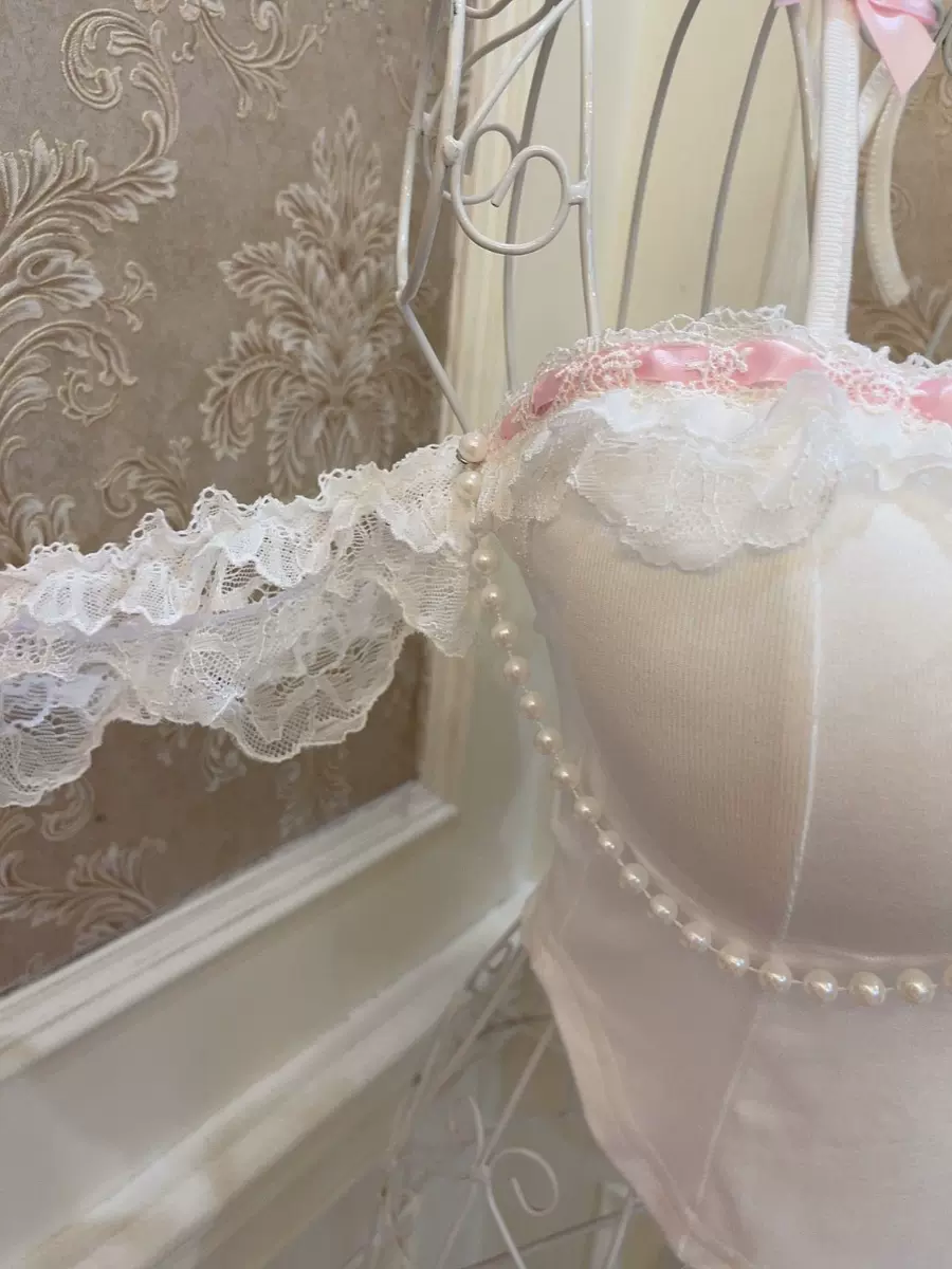 Sweetheart Princess Pearl White Camisole Top - Image 4