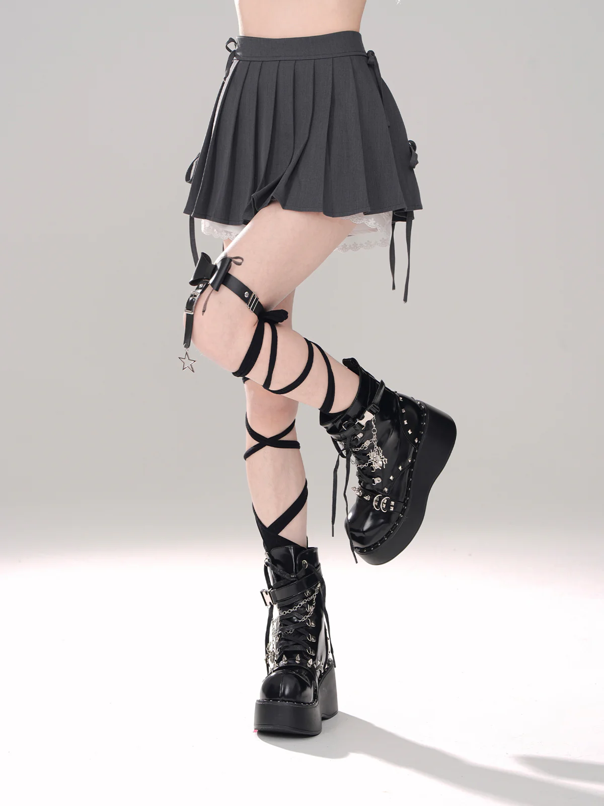 Young Eyes Gray & Floral Pleated Mini Skirt - Image 2