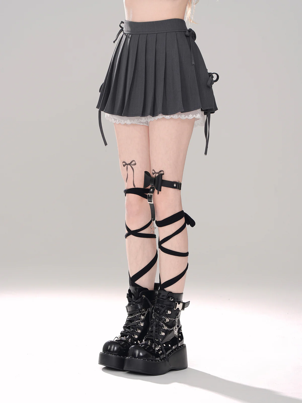 Young Eyes Gray & Floral Pleated Mini Skirt - Image 3